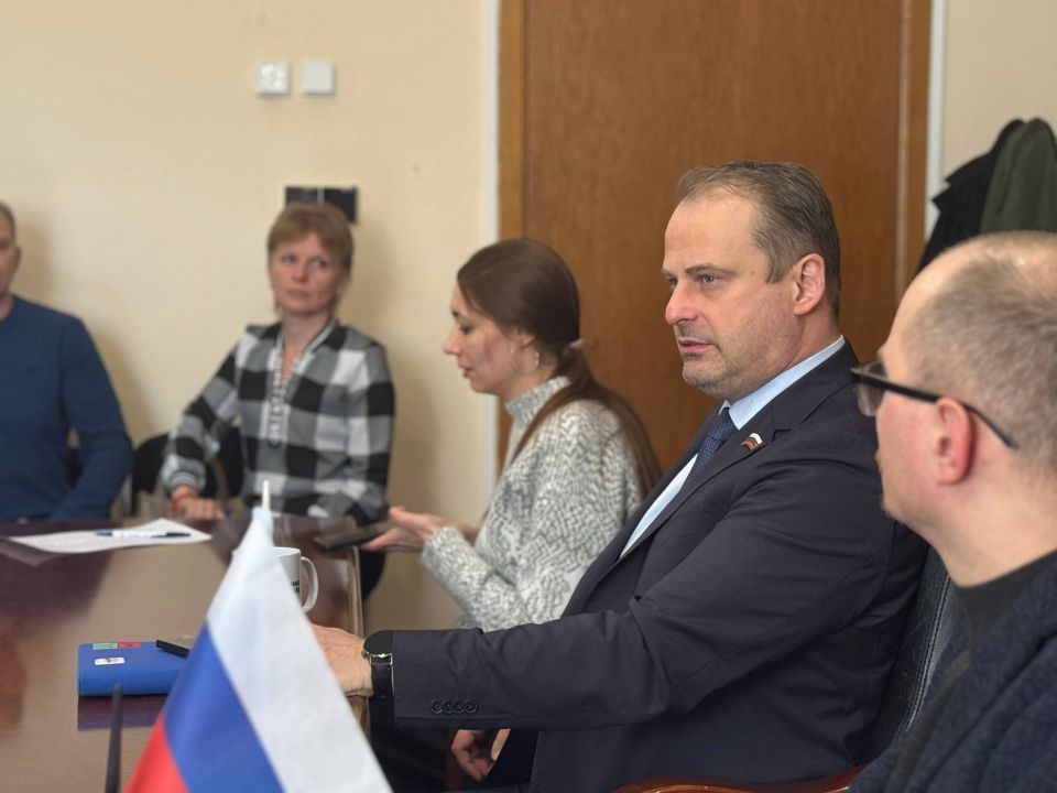 Состоялось заседание фракции "Единая Россия" Энергодарского городского совета, в котором принял участие заместитель Председателя Законодательного собрания Михаил Николаевич Попов