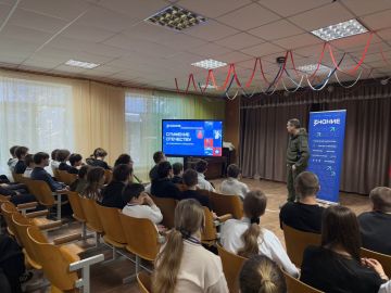 Общество «Знание» и команда запорожского филиала фонда «Защитники Отечества» провели в школе села Константиновки лекцию из цикла «Служение Отечеству»