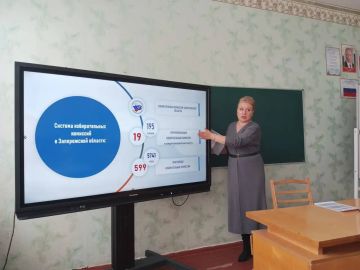 В рамках мероприятий, приуроченных ко Дню молодого избирателя, председатель территориальной избирательной комиссии №18 провела для студентов Весёловского профессионального аграрного лицея информационный час «О деятельности...