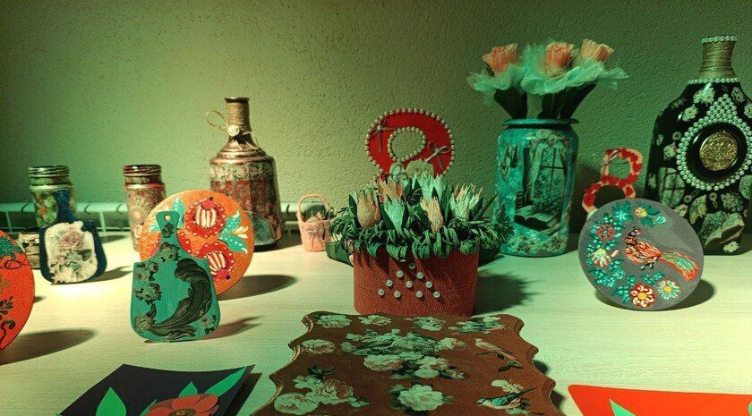 В селе Осипенко к 8 Марта открылась выставка народного творчества