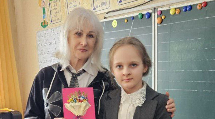 Молодежь из Днепрорудного создала к 8 Марта книгу стихов и пожеланий для мам