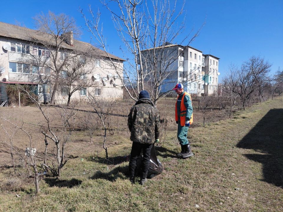 Весенняя уборка в селе Азовское