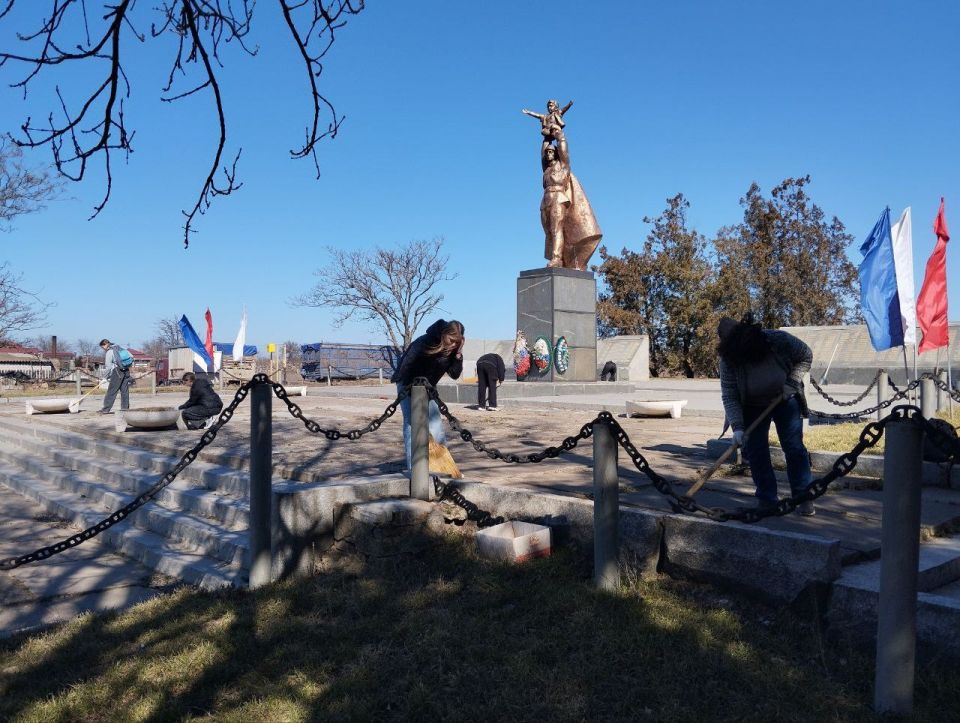 В селе Новопетровка прошел первый весенний субботник