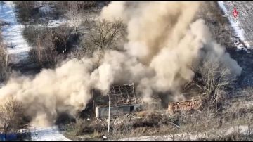 Расчеты самоходок «Мста-С» группировки «Центр» осколочно-фугасными боеприпасами накрыли пункты управления беспилотниками ВСУ