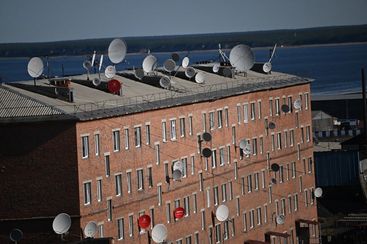 В Днепрорудном на приставках Т-2 вместо российских каналов появилось ТВ Украины