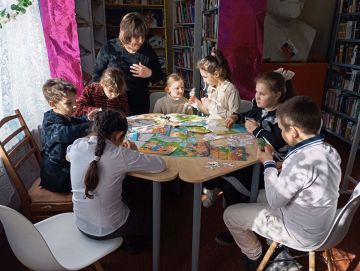 В преддверии Недели детской и юношеской книги в Волчанской сельской библиотеке состоялся творческий мастеркласс