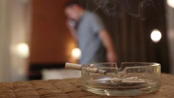 Неосторожность при курении – одна из самых распространенных причин пожаров