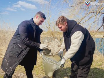 День хороших перемен: добровольцы «Экосистемы» провели субботник на озере Горячка в Мелитополе
