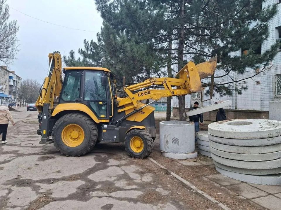 Дома на улице Луначарского в Пологах начали подключать к отремонтированному водопроводу