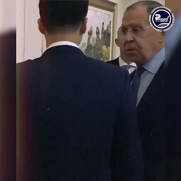 Сегодня 76-й день рождения отмечает министр иностранных дел России Сергей Лавров