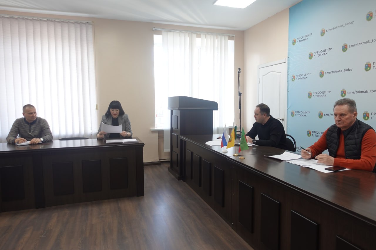 Еженедельное оперативное совещание под председательством Главы Токмакского муниципального округа Александра Калмыкова