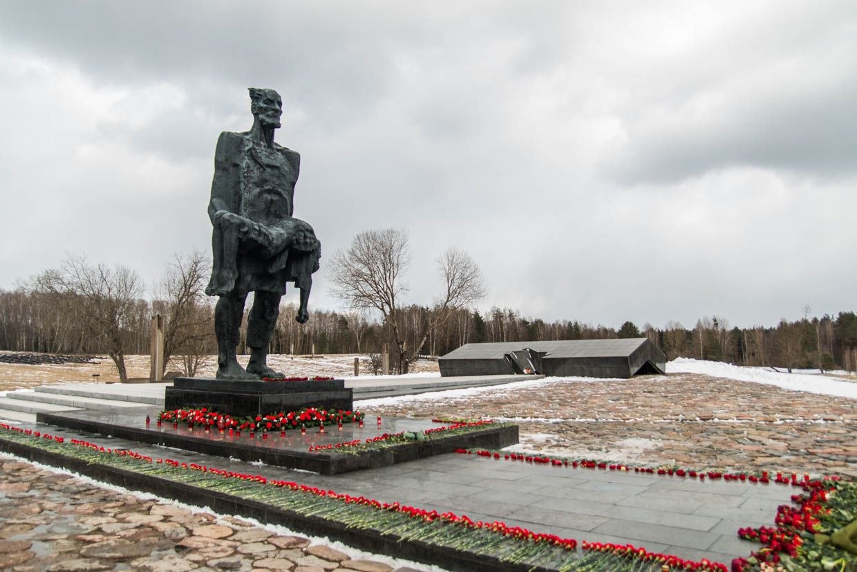 Запорожцы помнят о Хатыни. В Запорожской области прошла церемония возложения цветов в память о жертвах Хатыни
