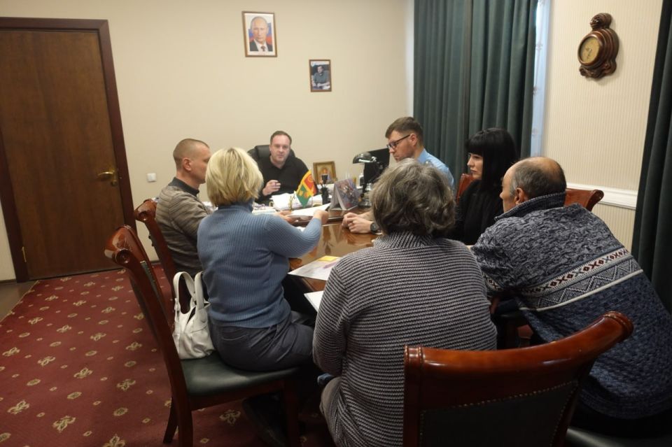 Глава Токмакского муниципального округа, секретарь местного отделения партии «Единая Россия» Александр Калмыков провел прием граждан, в ходе которого были детально рассмотрены и зафиксированы обращения жителей по ряду...