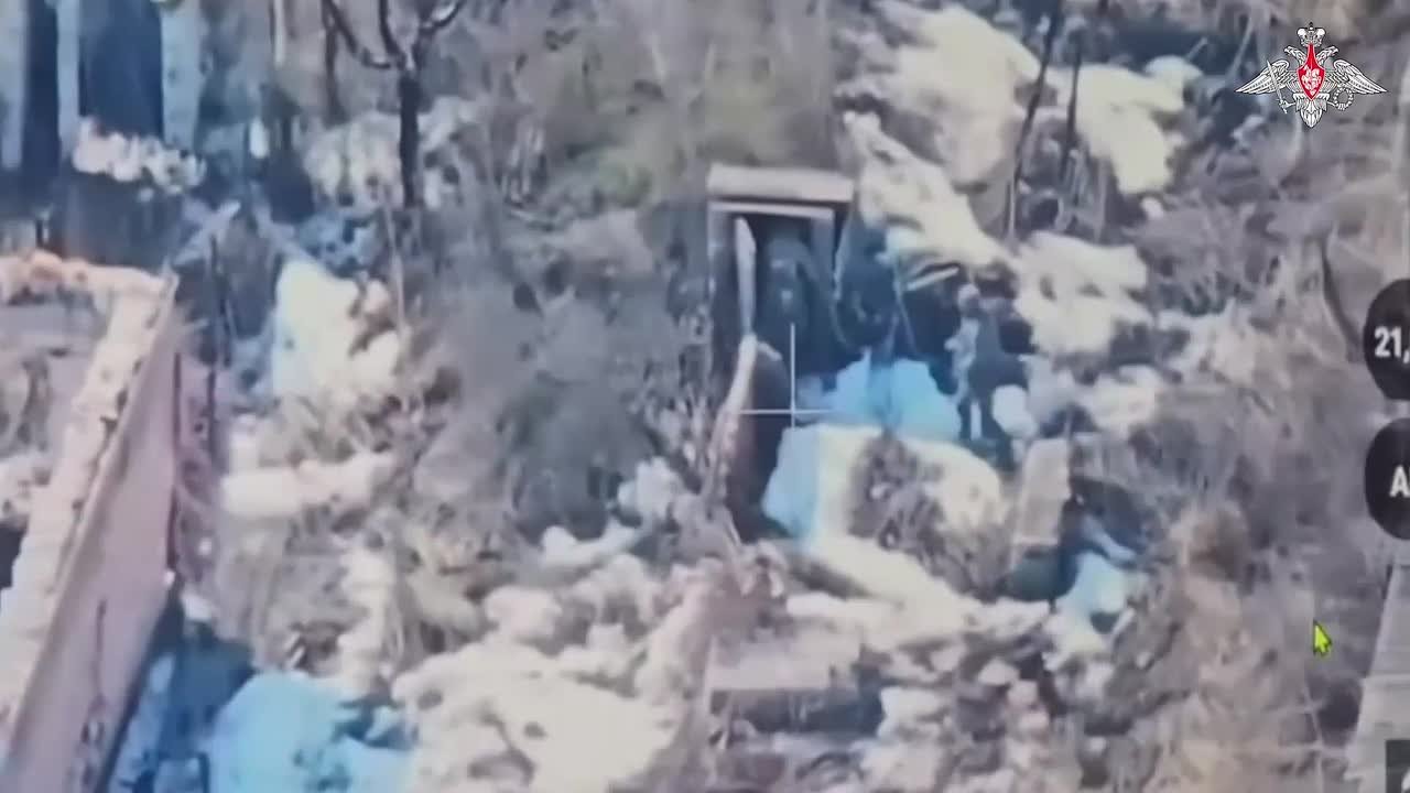 Штурмовые группы 83-го мотострелкового полка зашли в село и отрезали украинским боевикам пути доставки продовольствия и боеприпасов