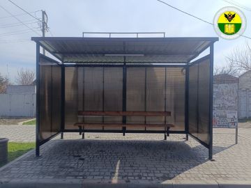 В рамках работы по улучшению городской среды администрация городского округа Мелитополь продолжает программу поэтапной замены остановочных павильонов