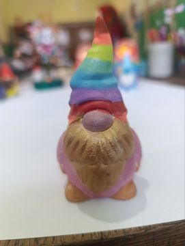 Выставка детской фантазии: гипсовые гномики и расписанные матрёшки