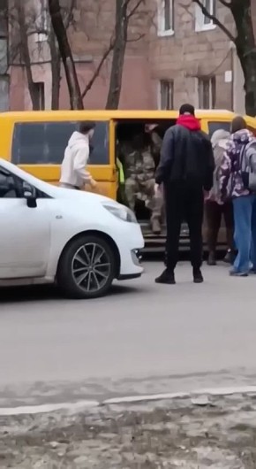 Харьковчане вытащили из автобуса ТЦК мужчину, которого хотели отправить на фронт