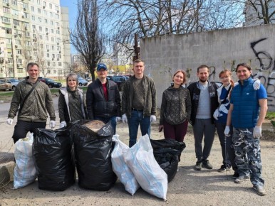 Депутаты фракции "Единая Россия" на субботнике