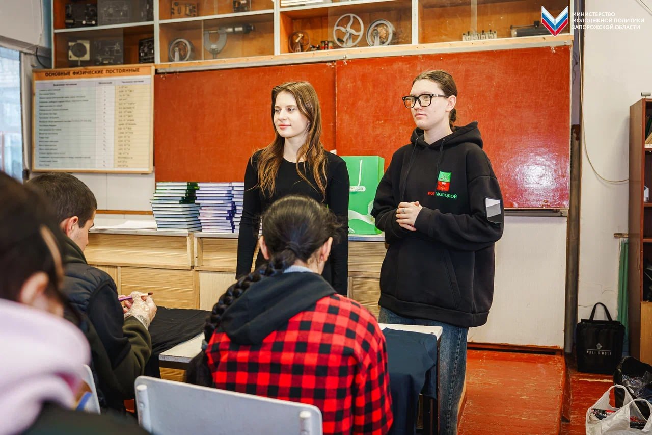 Гордость в деталях: мастер-класс по кастомизации одежды прошёл в Великой Белозёрке