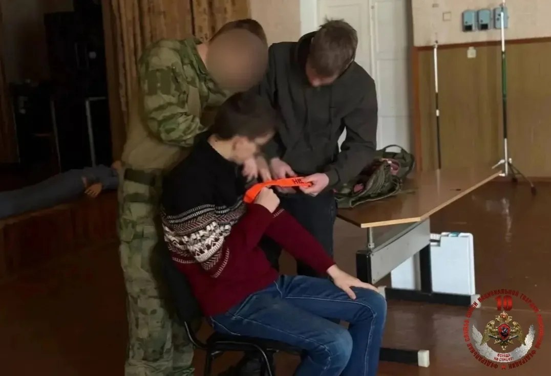Росгвардейцы обучили школьников Запорожской области приёмам оказания первой помощи