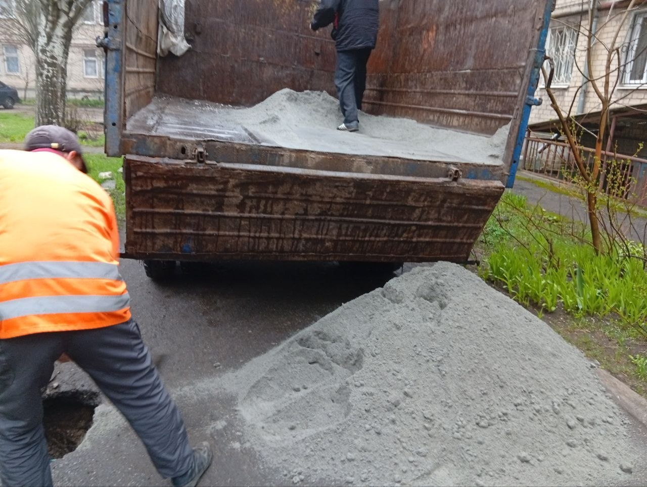 Утро в Бердянске начинается с активных работ коммунальных служб