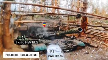 Операторы дронов ВС РФ уничтожили наземный робототехнический комплекс, пикап, танк, квадроцикл, миномёт и склад с боеприпасами противника