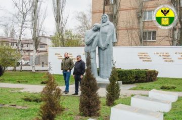 Сергей Золотарёв: Сохраняя память о героях. Посетил братское кладбище, где захоронены воины Великой Отечественной войны