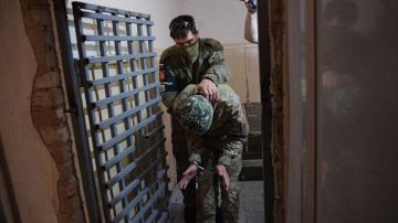 Пленный украинский военный рассказал, что раненых бойцов не эвакуируют с передовой, если они находятся слишком близко к линии боевого соприкосновения
