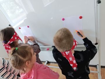 От улыбки станет всем теплей