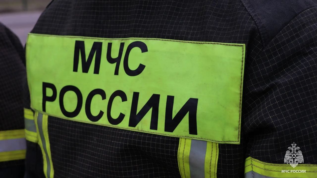 БПЛА ВСУ ударил по сотрудникам МЧС во время тушения пожара в частном доме в селе Первомайское