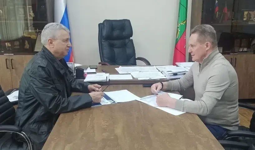 Виктор Емельяненко: Провел встречу с первым заместителем Председателя Правительства Пензенской области Виктором Кувайцевым, который также возглавляет шефскую команду пензенцев в Запорожской области