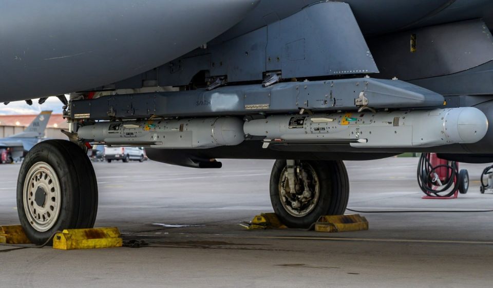 ����� ���� ��� ����.. 6 ������ ���������� ��� ��������, ��� �������� Raytheon �������� �������� �� ����� �� 708,9 �������� $ �� ������������ ��������� ������ �������������� �������� GBU-53/B StormBreaker