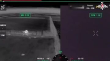 Минобороны России: Экипажи танков Т-80БВМ группировки «Восток» уничтожили вражеские опорные пункты вместе с живой силой