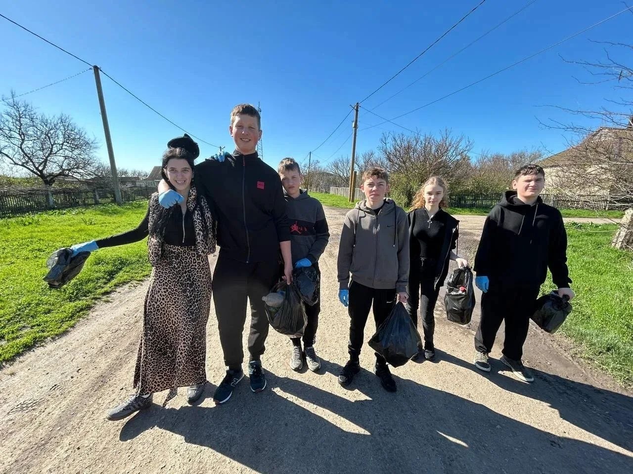 #нам_пишут. Субботник: вместе делаем мир чище! Сегодня состоялся традиционный субботник, в котором приняли активное участие ученики 5-11 класса