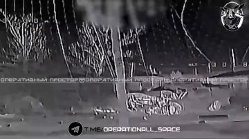 Лиманское направление: водитель всушник вогнал пикап в столб, благодаря чему дроны легко его догнали