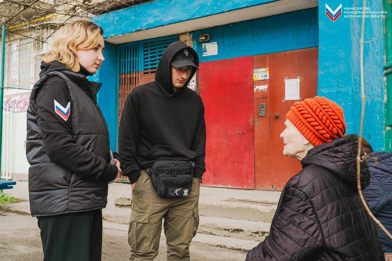 Сегодня волонтёры «Юга Молодого» совместно с активистами регионального штаба #МЫВМЕСТЕ и бойцами «Добровольческой молодёжной дружины» провели подомовой обход, чтобы лично пообщаться с жителями и определить, кому сейчас...