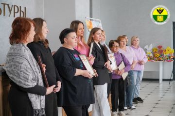 Во Дворце культуры железнодорожников наградили педагогов декоративно-прикладного творчества