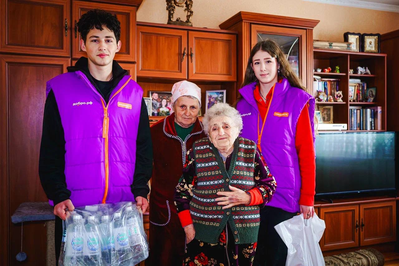 Евгений Балицкий: Активисты молодёжного движения «Юг Молодой» совместно с волонтёрами регионального штаба #МЫВМЕСТЕ и Молодой Гвардии «Единой России» сделали адресную доставку тем, кому сейчас нужна помощь в первую очередь