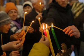 В Запорожскую область доставили частицу Благодатного огня из Иерусалима