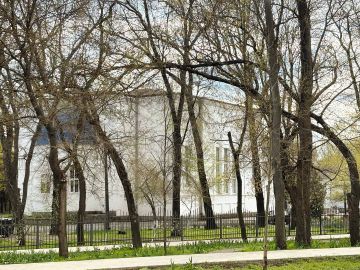 Вечером 12 апреля, в день Светлого Христова Воскресения, епископ Бердянский и Приморский Петр молился на Пасхальной вечерне в Успенском храме г. Токмак