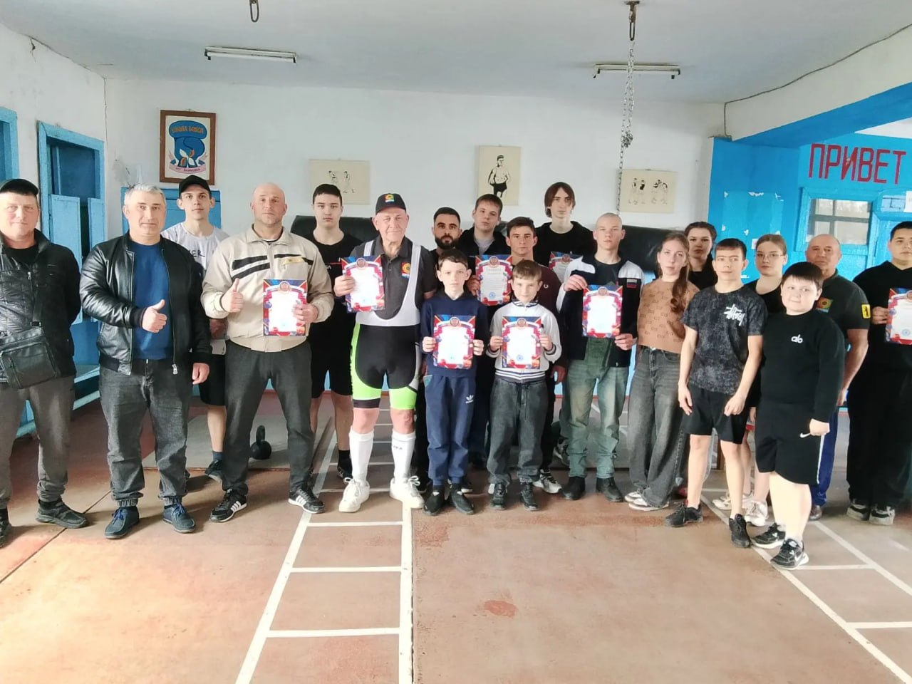 В Акимовке прошёл открытый турнир по гиревому спорту, приуроченный ко Дню единства народов РФ