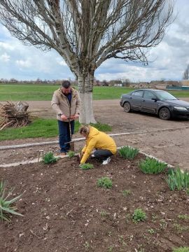 На этой неделе жители села Орловка приняли участие в озеленении своей малой родины