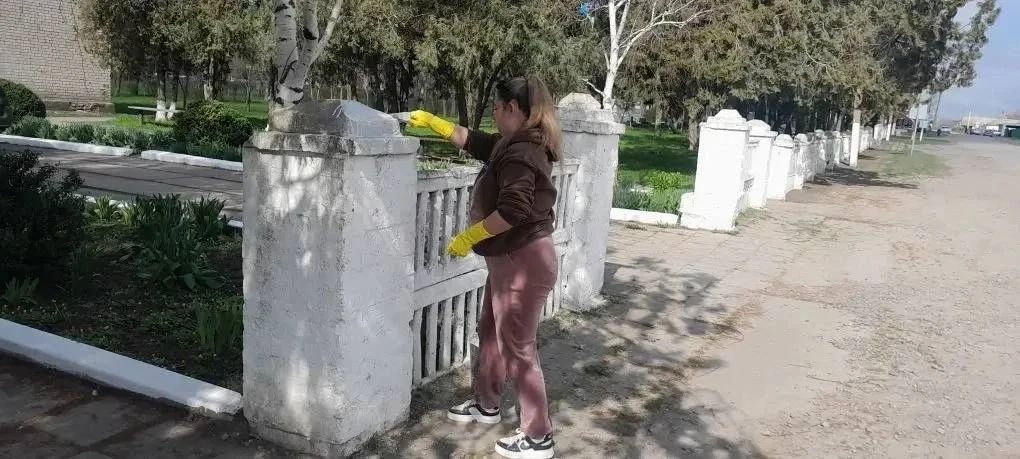 В рамках объявленного главой Приморского муниципального округа двухмесячника по наведению санитарного порядка и благоустройству территорий и в преддверии майских праздников в Преславе провели субботники