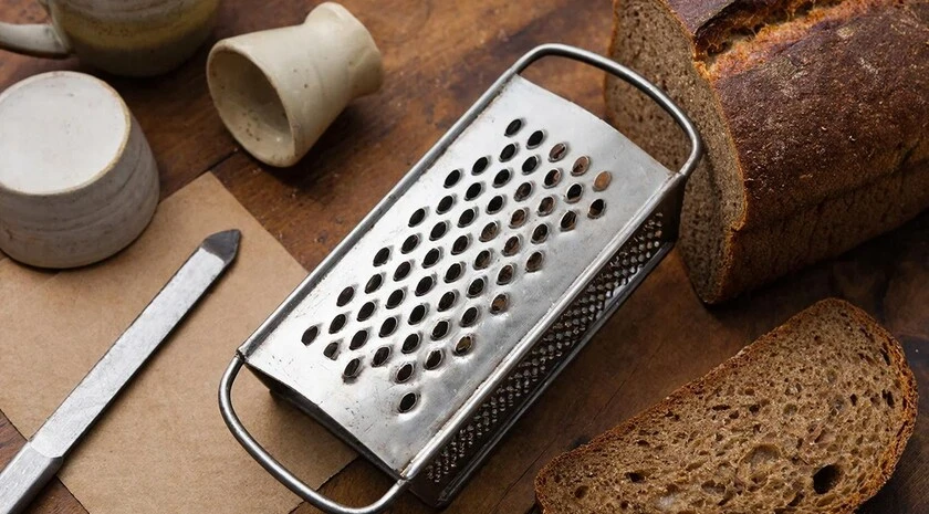 Наждачка, хлеб или песок. Эксперты рассказали, как наточить терку в домашних условиях