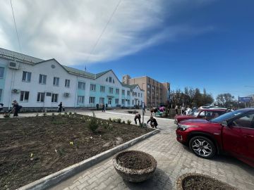 Субботник в ГБУЗ Приморская ЦРБ: вместе делаем город чище и красивее!