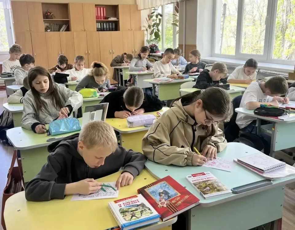 Память в наших сердцах: Областная библиотека им. Горького провела цикл патриотических мероприятий для детей и молодежи