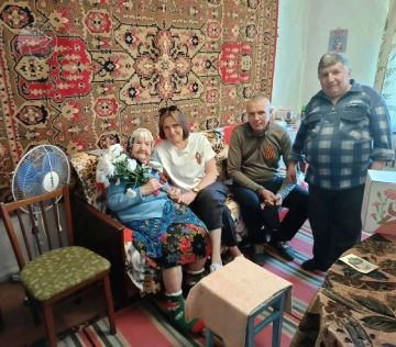 Акимовском округе Единая Россия поздравила детей войны с Днём Победы