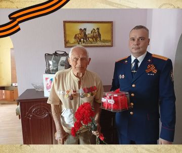 Офицеры регионального управления СК России поздравили ветерана Великой Отечественной войны Ивана Митрофановича Мараховского