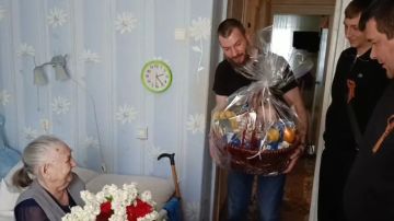 В преддверии празднования 81 годовщины Великой Победы, сотрудники Управления Росреестра и филиала ППК «Роскадастр» поздравили ветеранов Великой Отечественной войны – несовершеннолетнюю узницу концлагеря Заец Раису Фёдоровну...