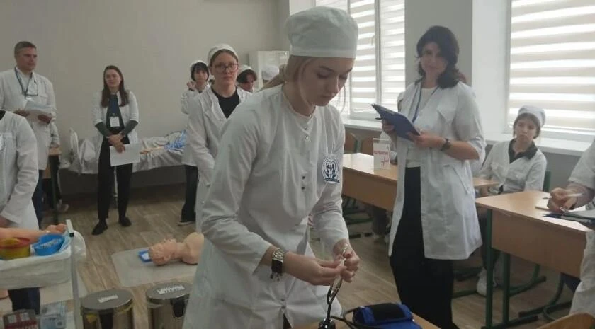 Студенты Бердянского медколледжа приняли участие в конкурсе ко Дню медсестры